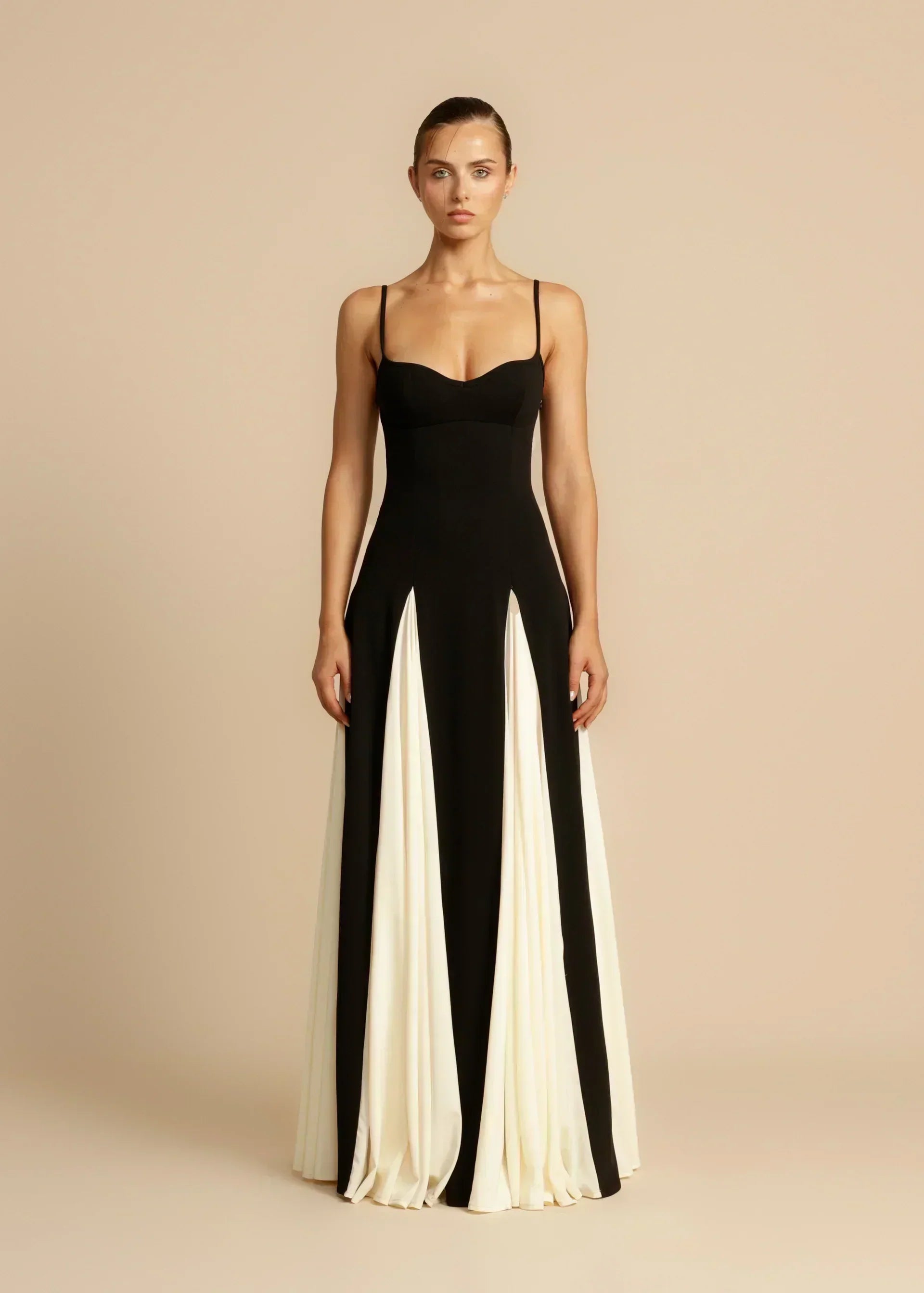 Oshrit™ | Elegantna Maxi Obleka z Kontrastnimi Volani