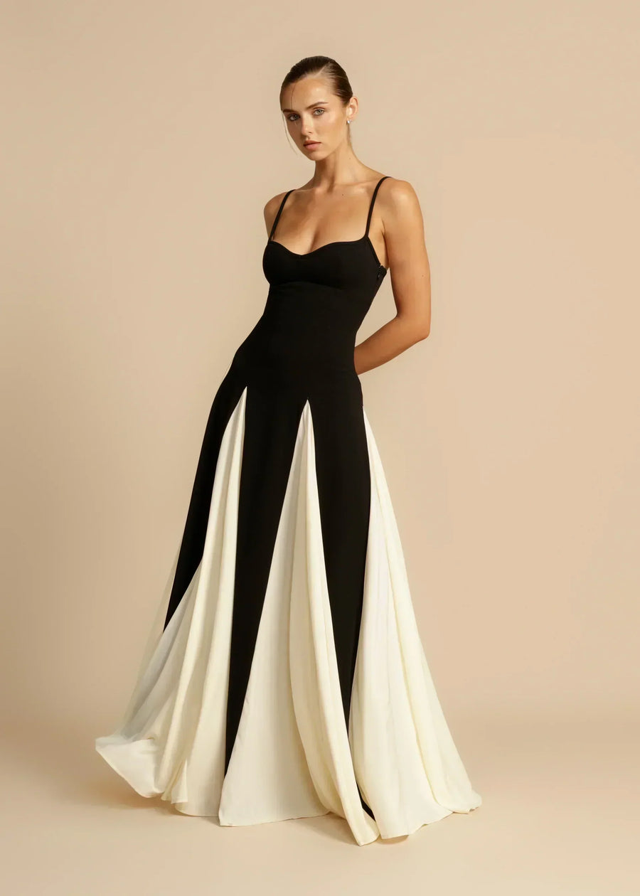 Oshrit™ | Elegantna Maxi Obleka z Kontrastnimi Volani