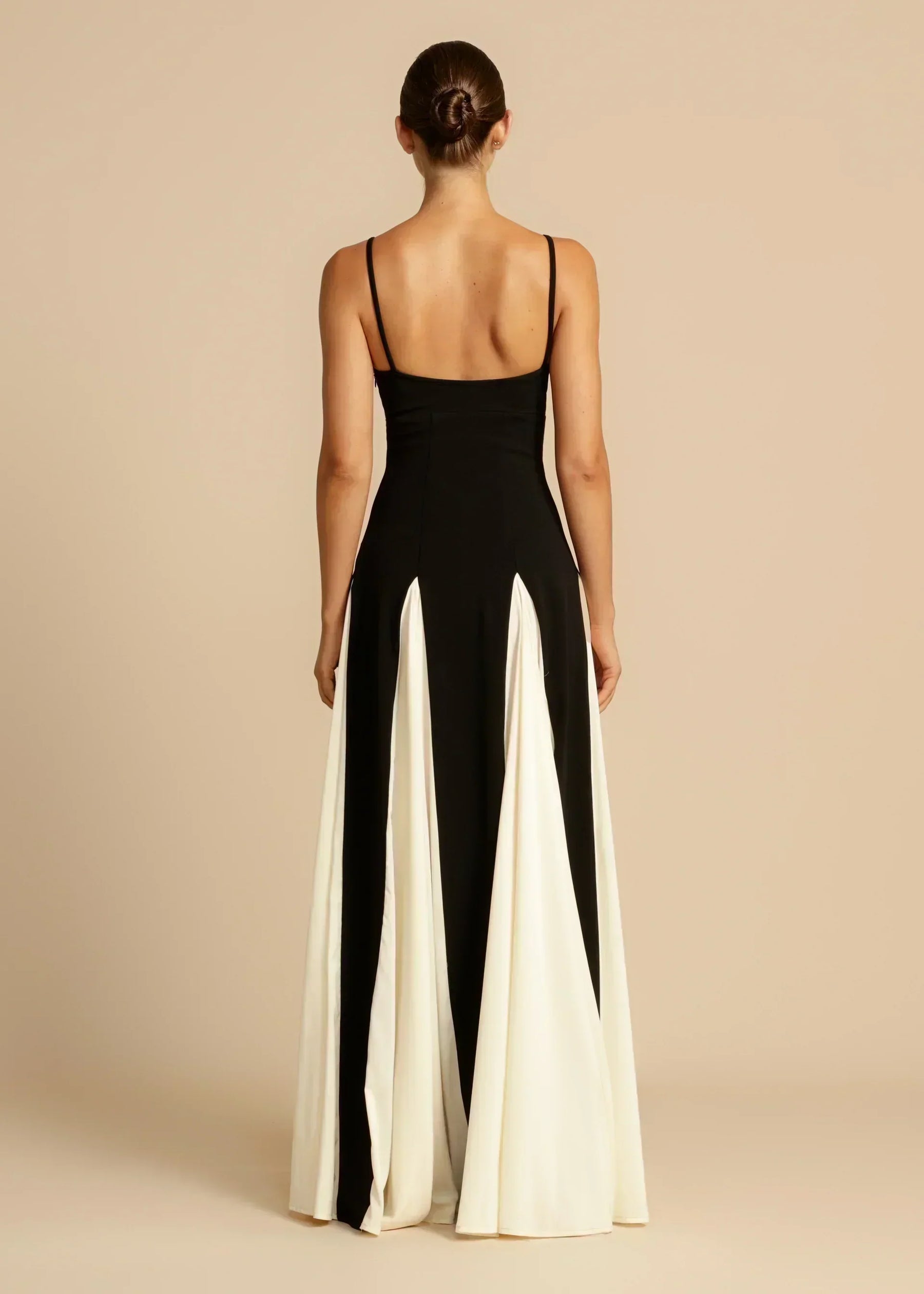 Oshrit™ | Elegantna Maxi Obleka z Kontrastnimi Volani