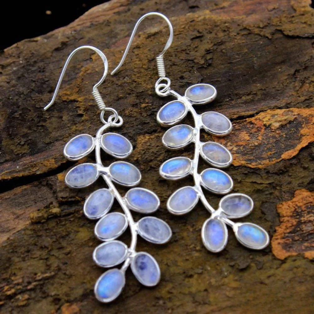 Uhani iz mesečevega kamna